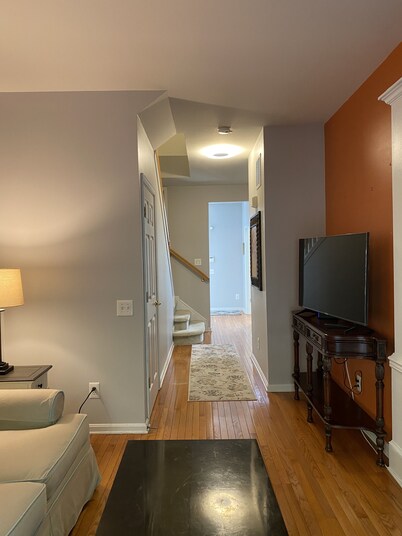 Serene Townhome minutes away from Christiana Mall, DE Race Park and Univ. of DE