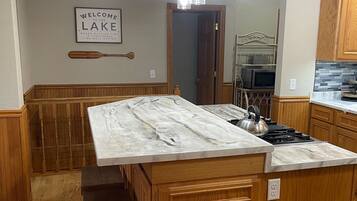 KĂŒhlschrank, Mikrowelle, Ofen, Herdplatte