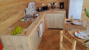 Basic Cabin | Private kitchen | Fridge, stovetop, dishwasher, mixer - Bungalows Baobab (Daniel Flores)