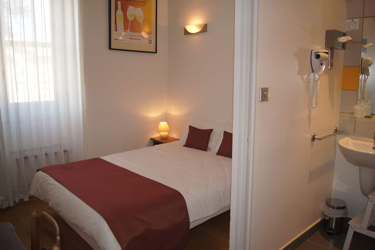 Bureau, rideaux occultants, Wi-Fi gratuit, draps fournis