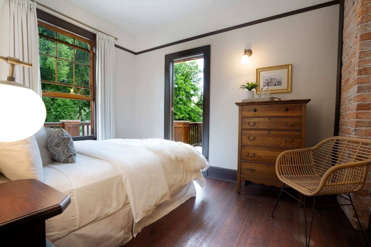 Room, 1 Double Bed, Bathtub, Garden View | Iron/ironing board (on request), WiFi (free)