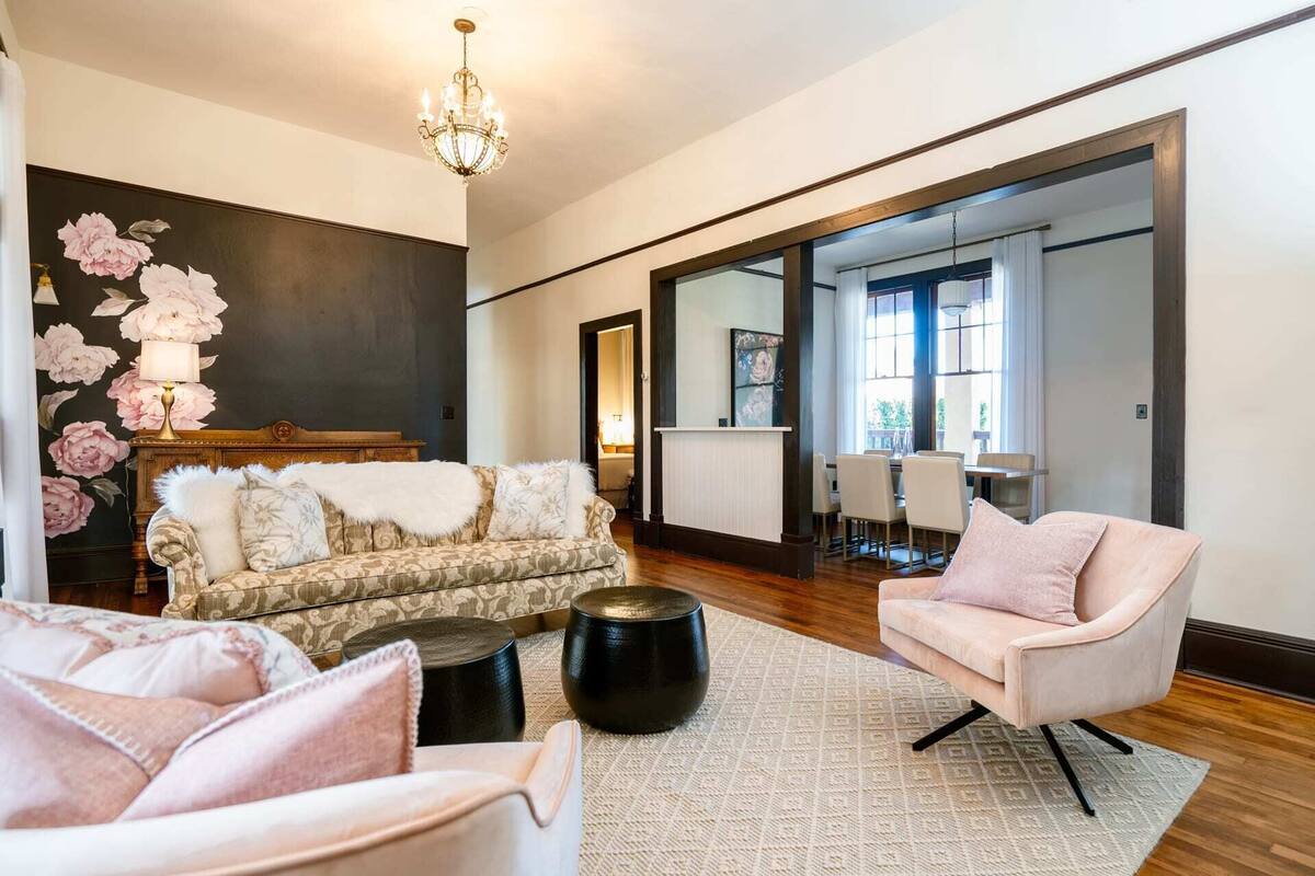 Signature Suite | Iron/ironing board (on request), WiFi (free)