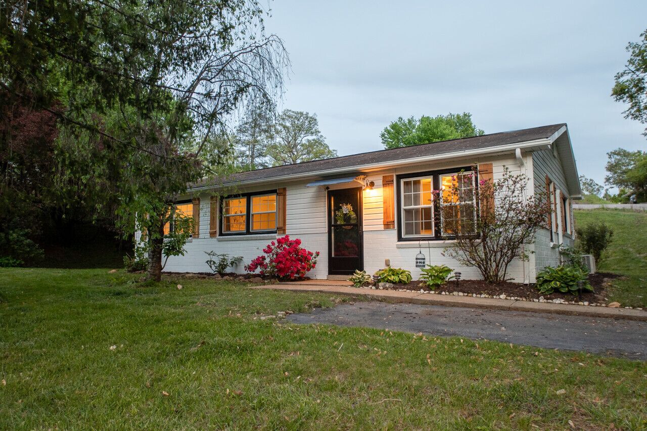Carolina Dawn - Cozy Home Walkable to Downtown