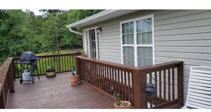 Lake Martin Water View Studio Apt. Public Boat Ramp .06 miles from apartment.