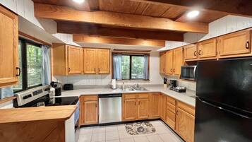 KylskÄp, mikrovÄgsugn, ugn och spishÀll