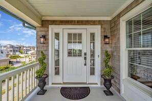 Exterior detail - 7 Bedroom 4.5 bath Single Family Home (Seaside Park)