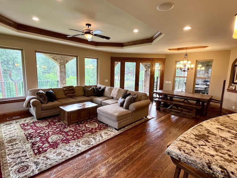 Riverfront Mansion With Indoor Pool, Private Pond, And Hot Tub On 16 Acre Ranch - Hamilton, MT