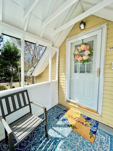 The Little Hayloft - Clean & Bright One Bedroom Loft in Honesdale, PA