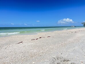 Beach nearby, sun-loungers, beach towels