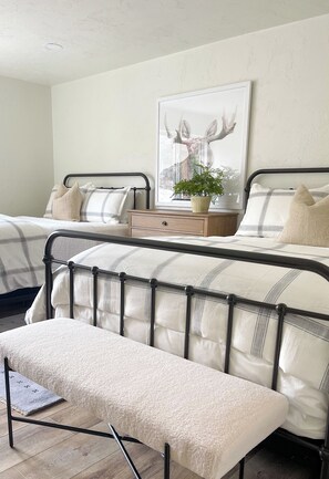 2 bedrooms, travel cot, free WiFi, bed sheets
