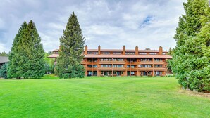 A multi-story building with a central courtyard, surrounded by trees. - Newly Renovated from Top to Bottom! (Grand Lake)