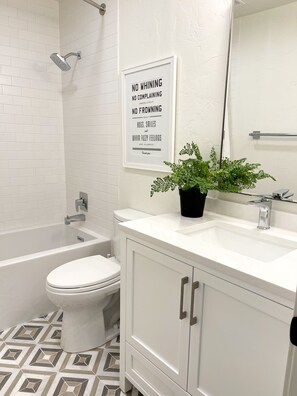 Combined shower/bathtub, hair dryer, towels, soap