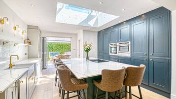 Exclusive House | Private kitchen | Full-sized fridge, microwave, oven, dishwasher