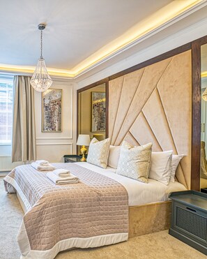 Exclusive House | 3 bedrooms, iron/ironing board, free WiFi, bed sheets - Luxury Georgian Townhouse-Cinema&Parking (Chester)