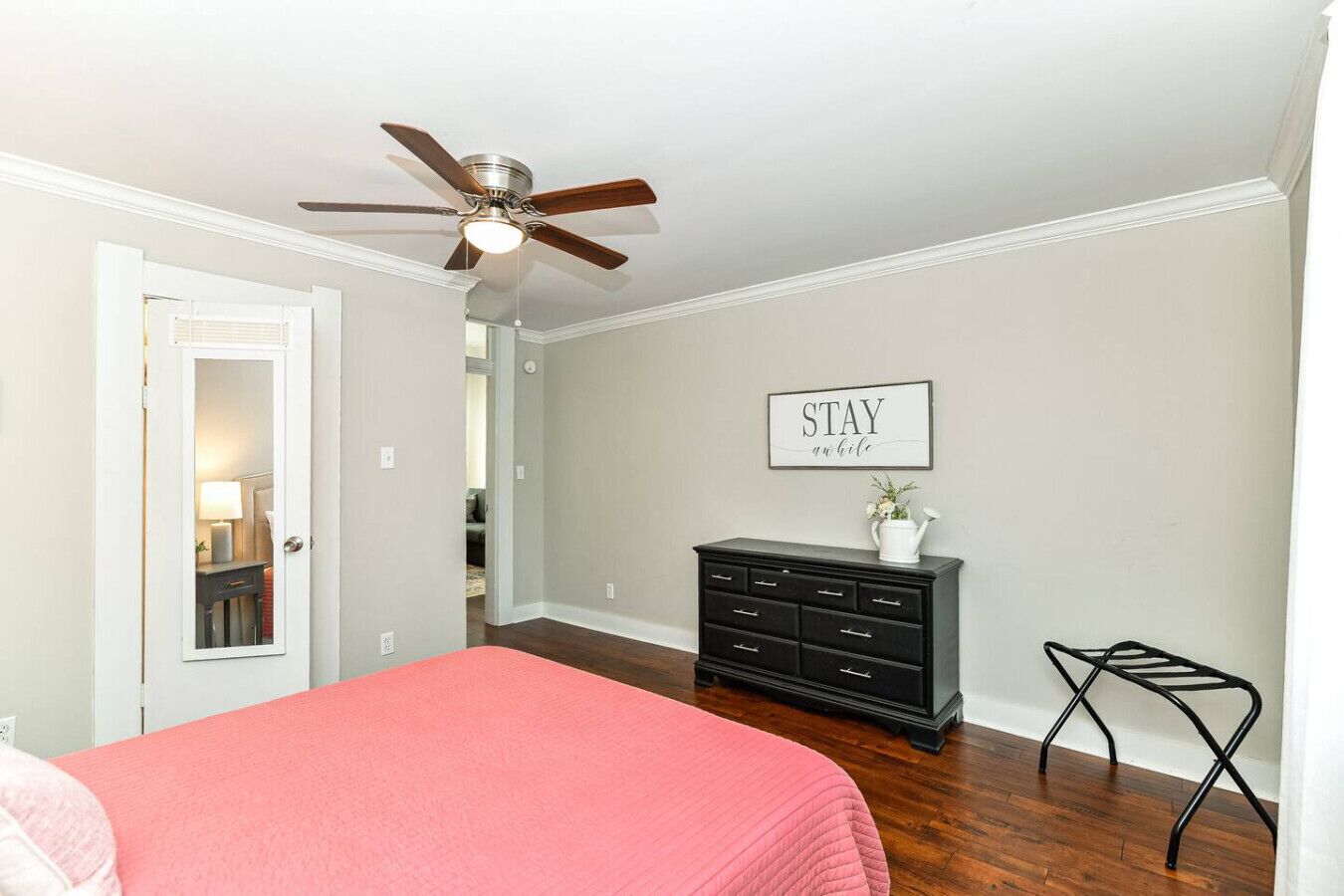 2 bedrooms, desk, iron/ironing board, travel crib