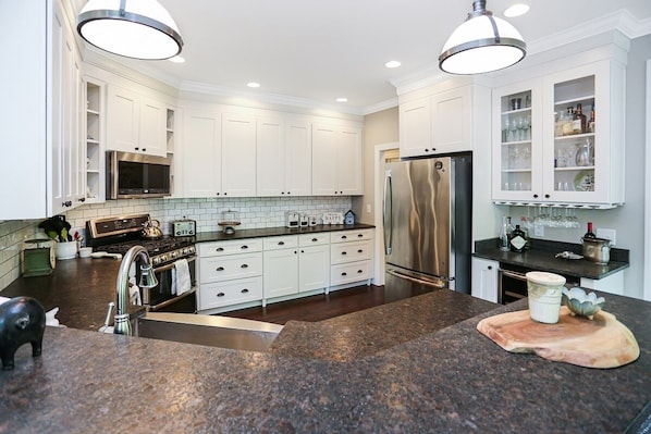 Enjoy cooking in this well-equipped kitchen with an oven, microwave, and sink.