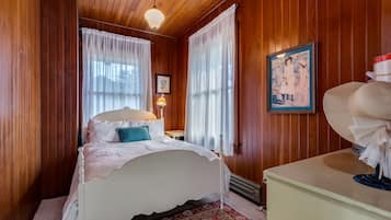 6 habitaciones, tabla de planchar con plancha, wifi y ropa de cama