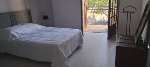 4 habitaciones, tabla de planchar con plancha y wifi gratis 