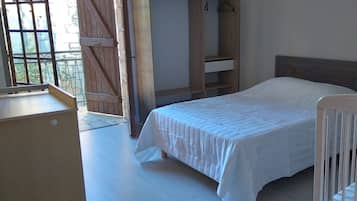 4 chambres, fer et planche à repasser, accès au Wi-Fi (inclus)