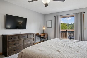 3 camere, una scrivania, ferro/asse da stiro, culla da viaggio