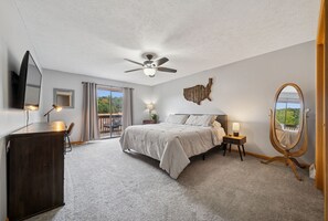3 bedrooms, desk, iron/ironing board, travel cot