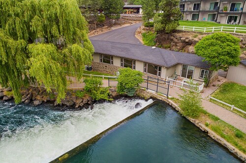 "Riverrun Retreat" Cottage along the Deschutes River, near Downtown Bend