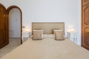 2 bedrooms, iron/ironing board, free WiFi