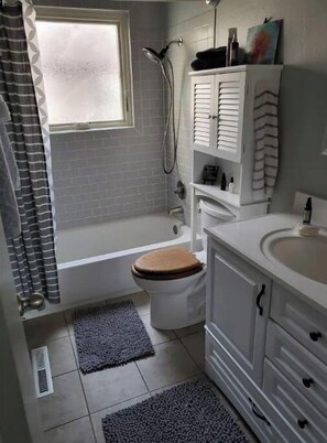 Combined shower/bathtub, hair dryer, towels, soap - Zen Garden at the Garden (Colorado Springs)