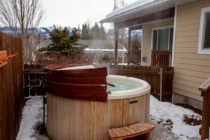 Tina de hidromasaje al aire libre