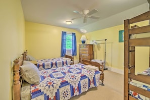 3 bedrooms, desk, iron/ironing board, travel crib