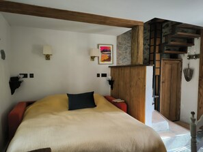2 Schlafzimmer, Zimmersafe, Schreibtisch, Bügeleisen/Bügelbrett