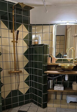 Shower, hair dryer, towels, soap - Gîte in the heart of a 14th-century forge. A place of exception, of life, of serenity (Campôme)