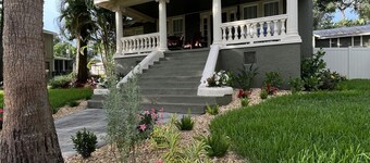 Cozy Guest House Apartment Located Walking Distance from Downtown & Riverwalk