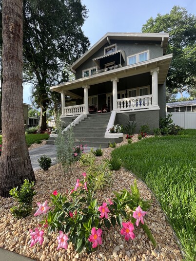 Cozy Guest House Apartment Located Walking Distance from Downtown & Riverwalk