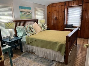 2 bedrooms, desk, iron/ironing board, travel crib