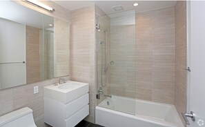 Combined shower/tub