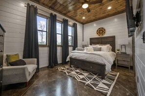 5 bedrooms, iron/ironing board, WiFi, bed sheets