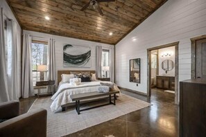 4 bedrooms, iron/ironing board, WiFi, bed sheets - Luxury Cabin / Hot tub / Pro Interior Design (Broken Bow)