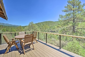 Outdoor dining - Deck & Mogollon Rim Views: Secluded Payson Cabin (Payson)