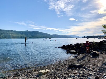 Dancing Waters Lakehouse - Semi Waterfront - Shuswap Vacations and Sledding Accommodation