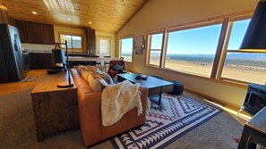 Smart-TV, Bücher, Stereoanlage, Computerbildschirme