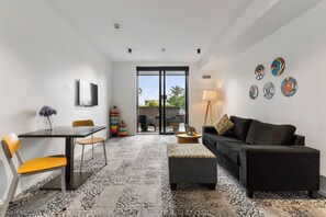 Courtyard Studio (With free secure parking) - Roomie Apartment Hotel (Auckland)