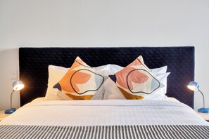 Roomie Budget Studio (With free secure parking) | 1 bedroom, minibar, desk, soundproofing