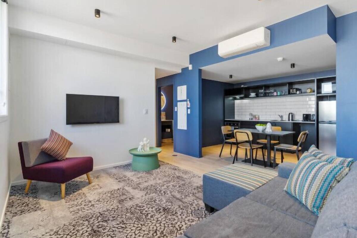 Roomie Two Bedroom Apartment (With free secure parking) | Minibar, desk, soundproofing, iron/ironing board (on request)
