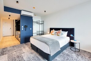 Queen Studio (With free secure parking) - Roomie Apartment Hotel (Auckland)