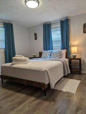 2 chambres, bureau, fer et planche à repasser, accès au Wi-Fi (inclus)