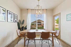 Dining - Stylish & Comfy House with Backyard and Parking (Las Cruces)