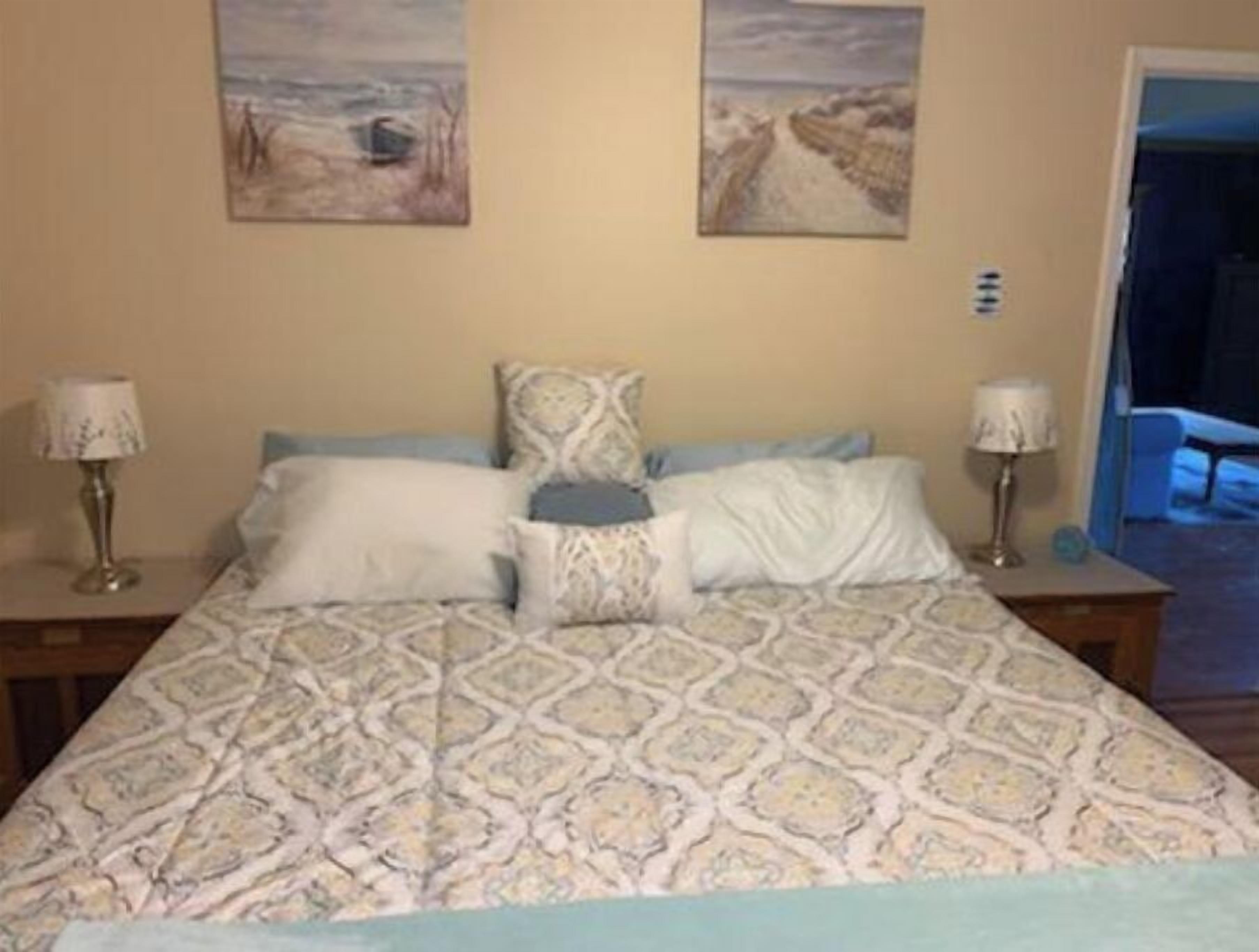 2 chambres, bureau, fer et planche à repasser, lit parapluie