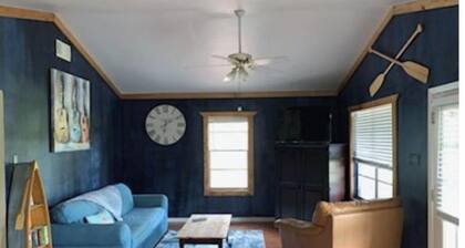 Stay 'n' Play
Upstairs 2 Bedroom Apartment 1/4 mile from Houston County Lake