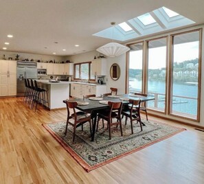 Dining - Fawn Times- Waterfront with dock on Norris Lake (LaFollette)